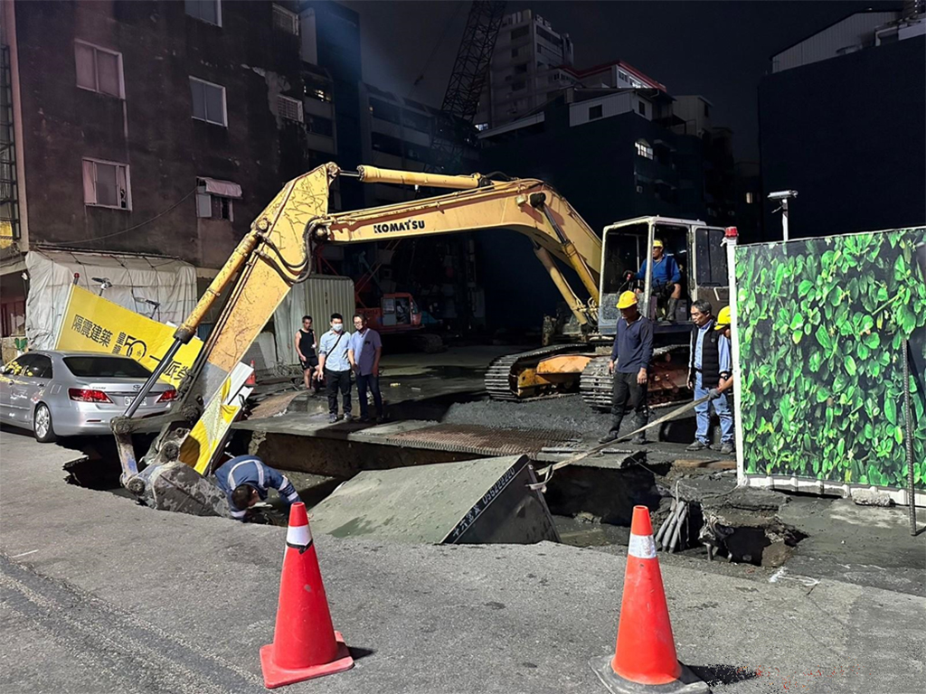 市區基地崩塌變天坑 建築新案停工檢查